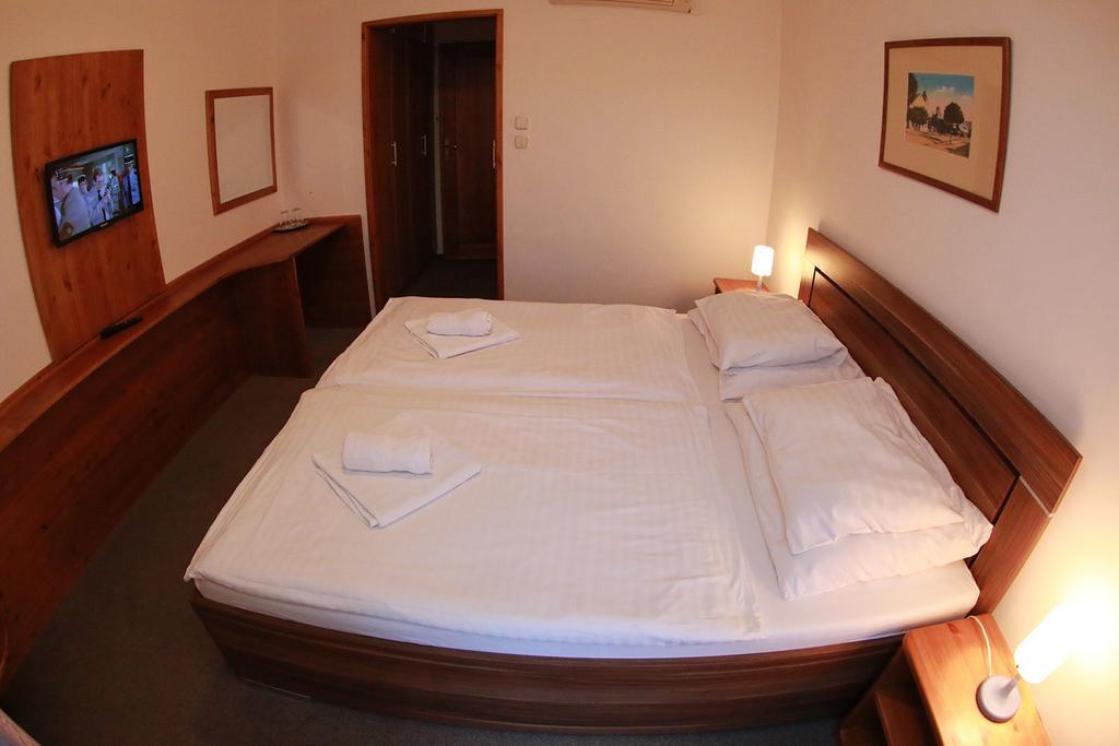 Hotel St.Florian Štúrovo מראה חיצוני תמונה